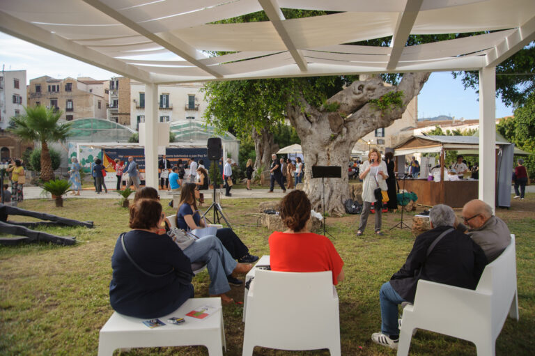 Torna lo Speakers’ corner: microfono aperto a Una Marina di Libri 2024